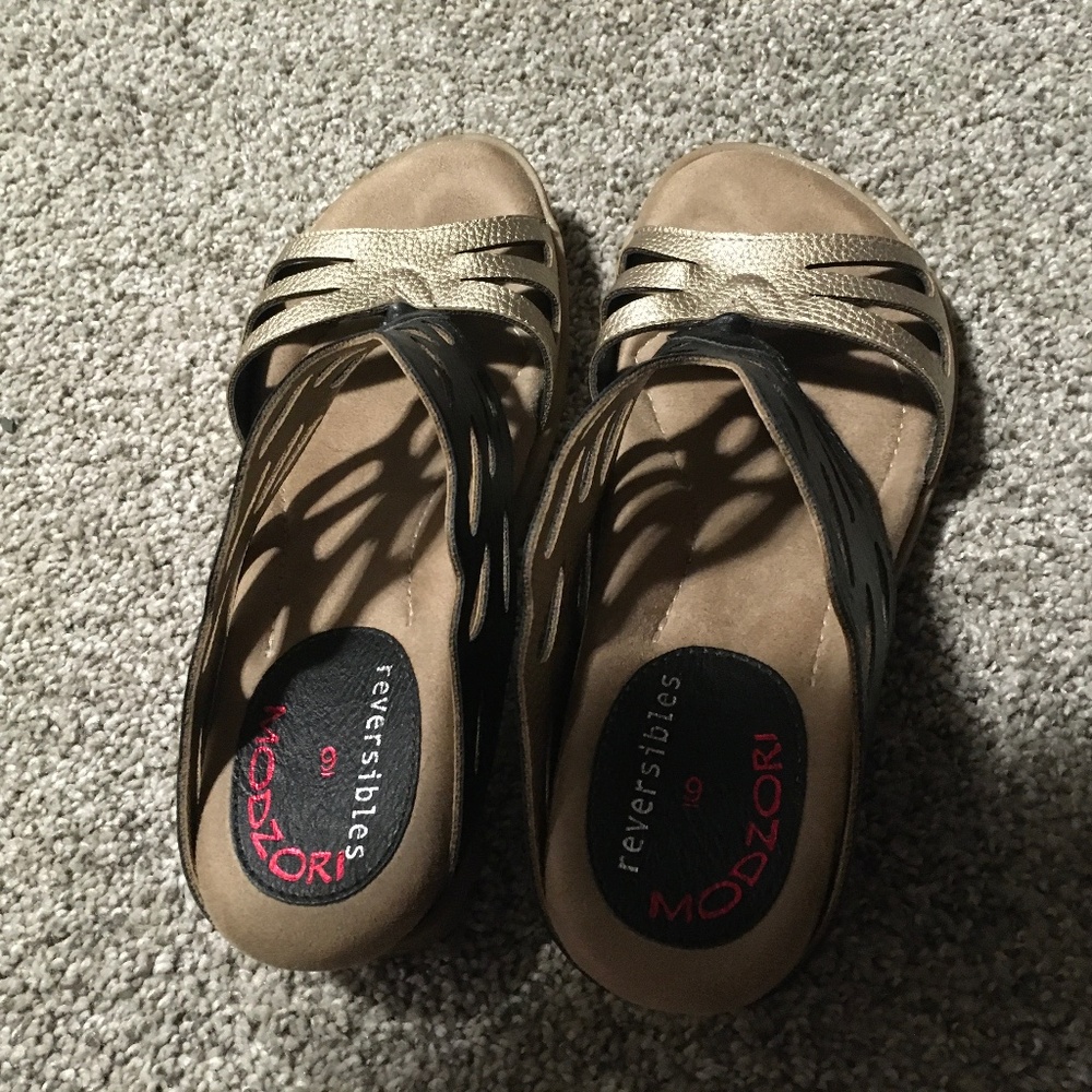 Modzori reversible sandal, size 9, color gold and black
